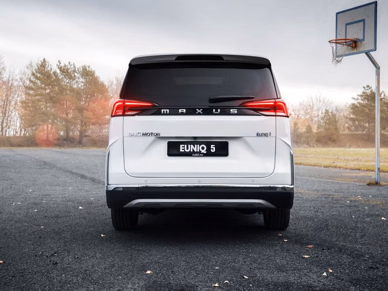 Maxus EUNIQ 5, Минивэн — вид сзади
