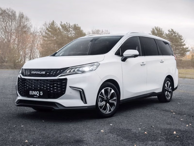 Maxus EUNIQ 5, Минивэн — вид спереди в три четверти