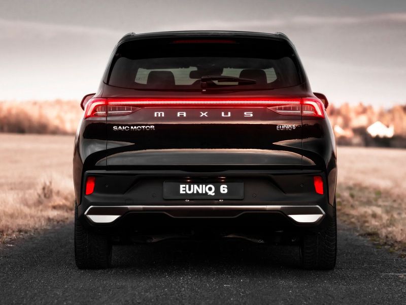Maxus EUNIQ 6, Внедорожник 5 дв. — вид сзади