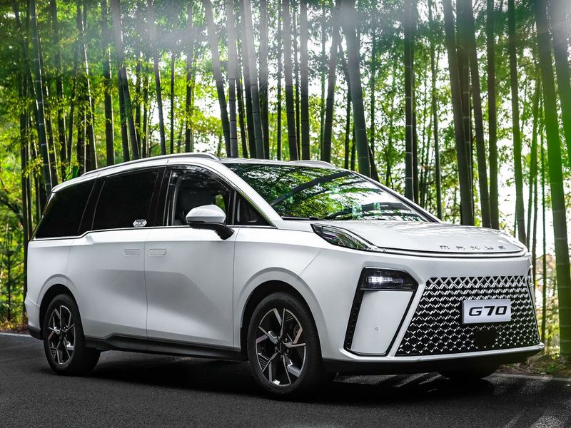 Maxus G70, Минивэн — вид спереди в три четверти