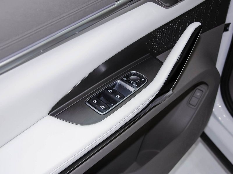 Maxus MIFA 7, Минивэн — деталь интерьера