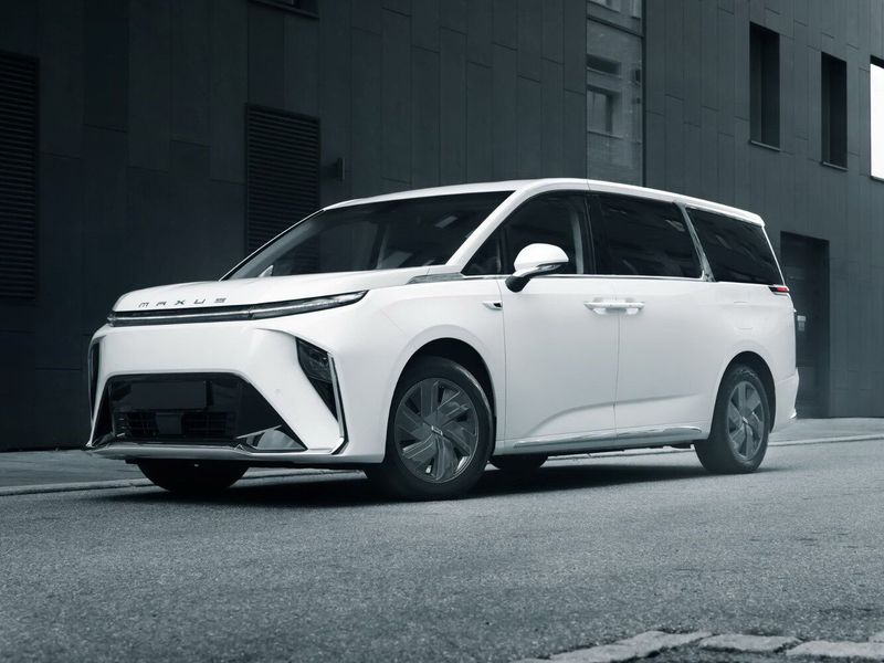 Maxus MIFA 9، ميني فان — منظر أمامي بزاوية ثلاثة أرباع