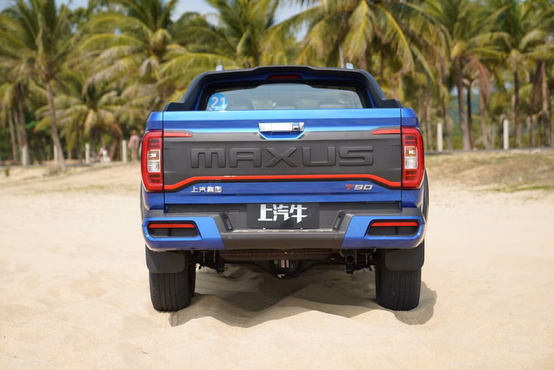 Maxus T90، بيك أب بكابينة مزدوجة LWB — منظر خلفي