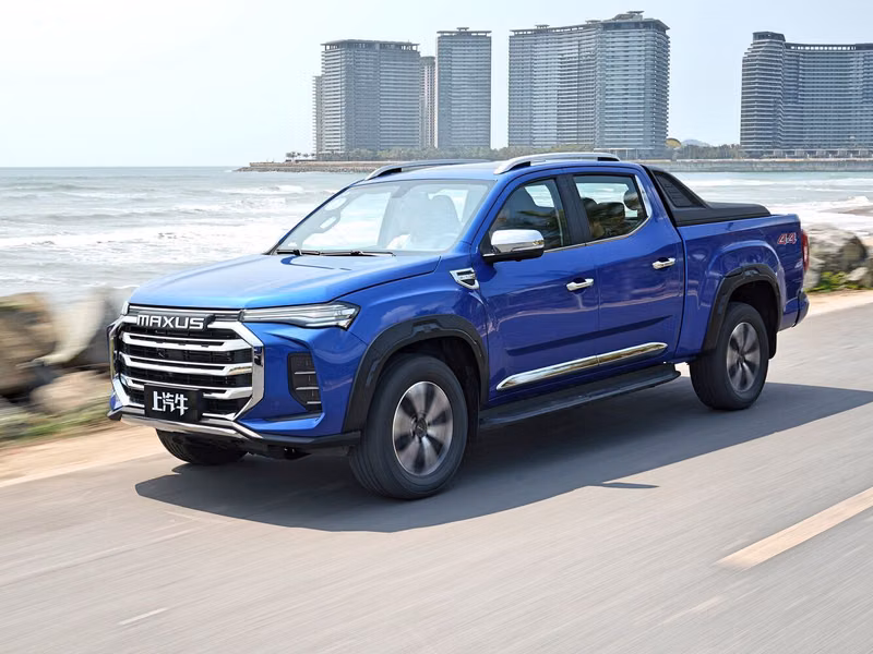 Maxus T90، بيك أب بكابينة مزدوجة LWB — منظر أمامي بزاوية ثلاثة أرباع