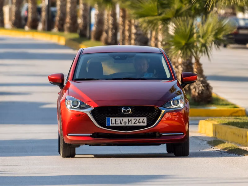Mazda 2 ثالثاً (DJ) فيس ليفت، هاتشباك 5 أبواب — منظر أمامي