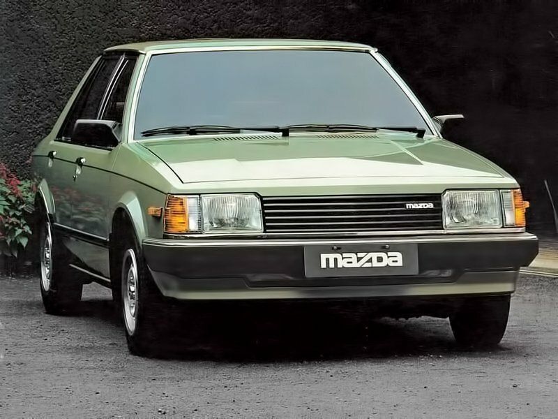 Mazda 323 II (BD)، سيدان — منظر أمامي أيسر