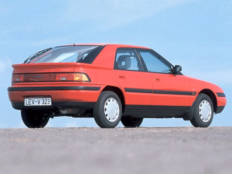 Mazda 323 IV (BG)، هاتشباك 5 أبواب — منظر خلفي أيمن