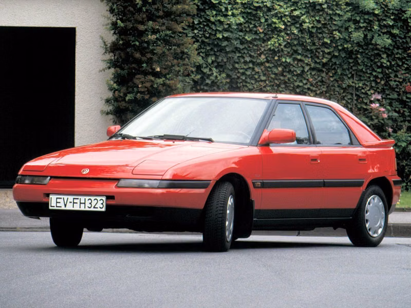 Mazda 323 IV (BG)، هاتشباك 5 أبواب — منظر أمامي أيمن