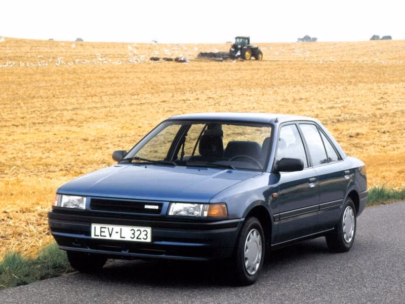 Mazda 323 IV (BG)، سيدان — منظر أمامي أيمن