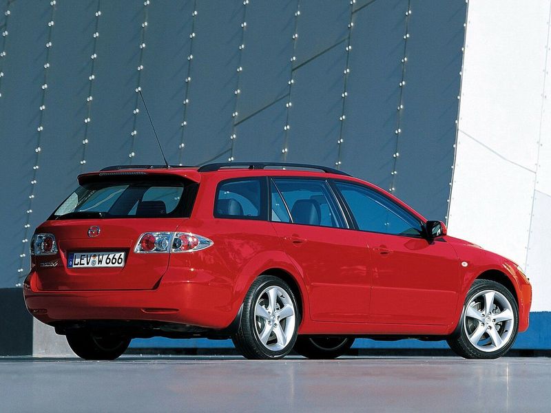 Mazda 6 I (GG)، واجون 5 أبواب — منظر خلفي أيمن