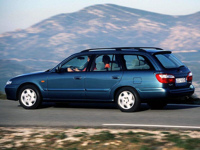 Mazda 626 V (GF)، واجون 5 أبواب — منظر خلفي أيسر