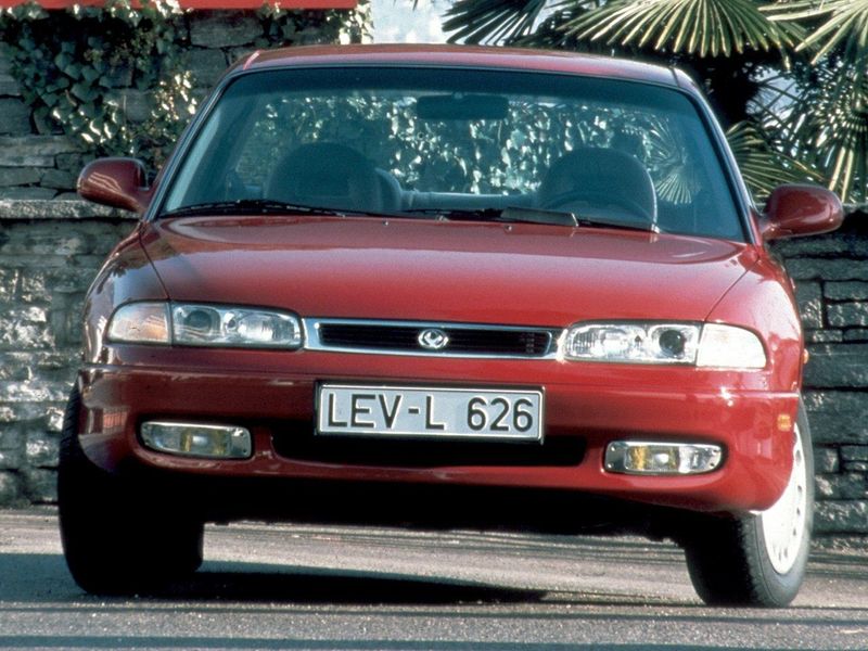 Mazda 626 IV (GE)، سيدان — منظر أمامي