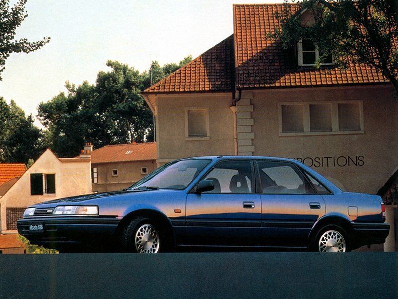 Mazda 626 III (GD)، سيدان — منظر أمامي أيسر