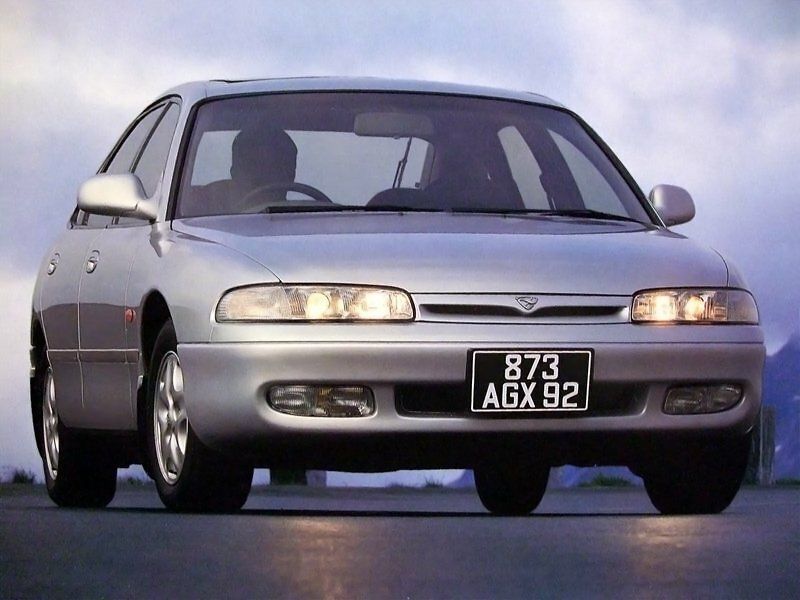 Mazda 626 IV (GE)، ليفتباك — منظر أمامي أيسر
