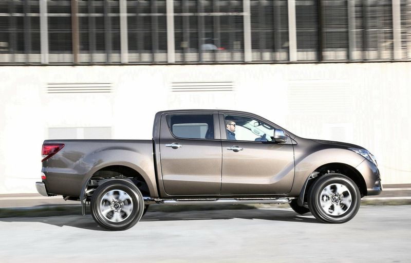 Mazda BT-50 فيس ليفت الثاني، بيك أب بكابينة مزدوجة — منظر من الجانب الأيمن