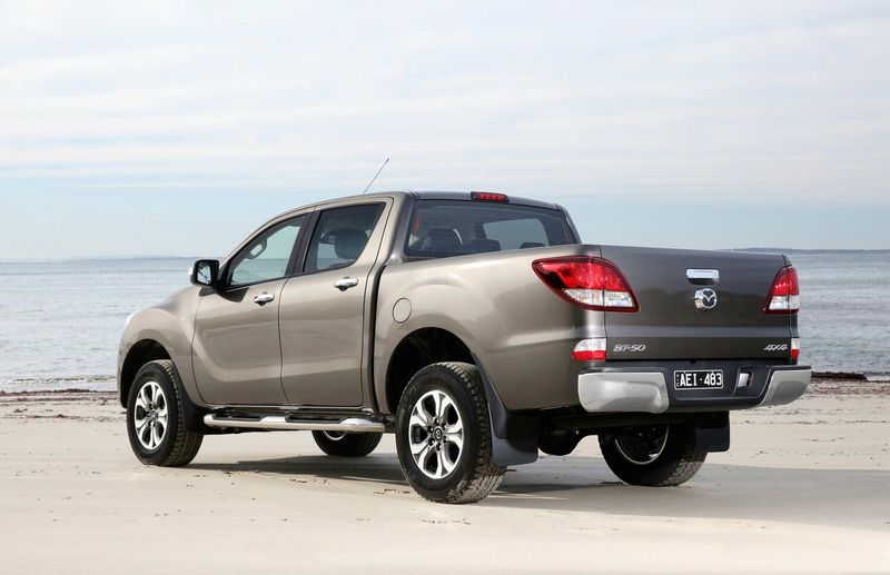 Mazda BT-50 فيس ليفت الثاني، بيك أب بكابينة مزدوجة — منظر خلفي أيسر