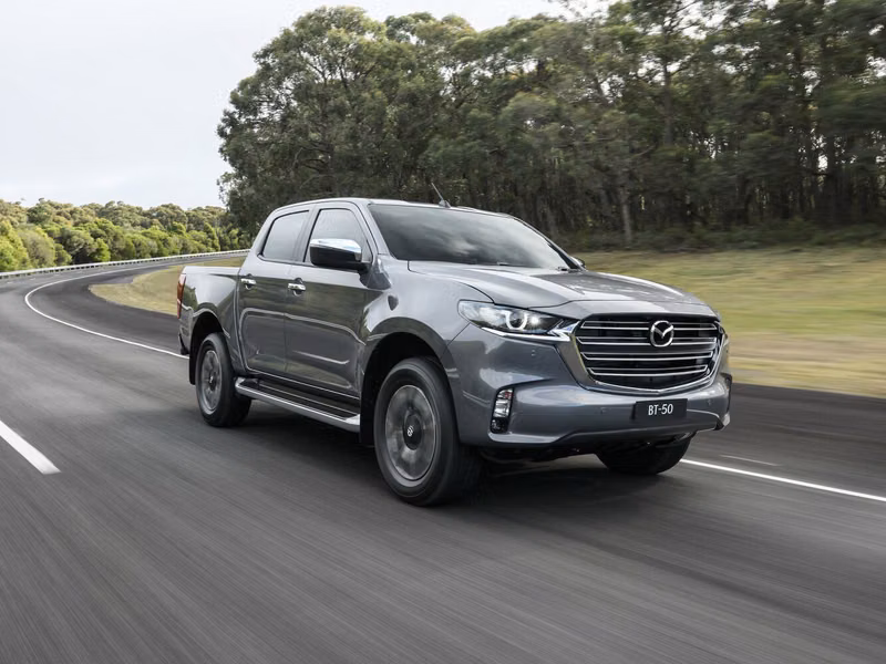 Mazda BT-50 ثالثاً، بيك أب بكابينة مزدوجة — منظر أمامي بزاوية ثلاثة أرباع
