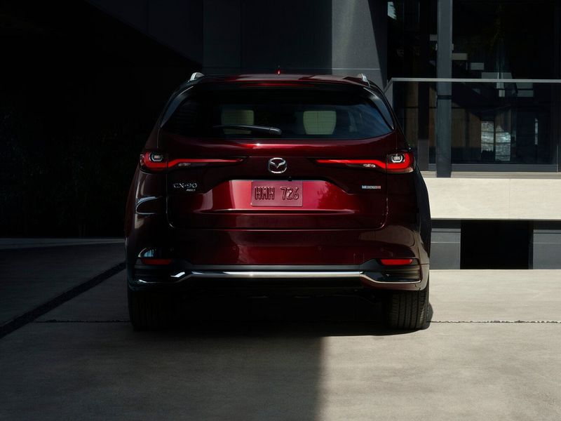 Mazda CX-90، دفع رباعي 5 أبواب — منظر خلفي