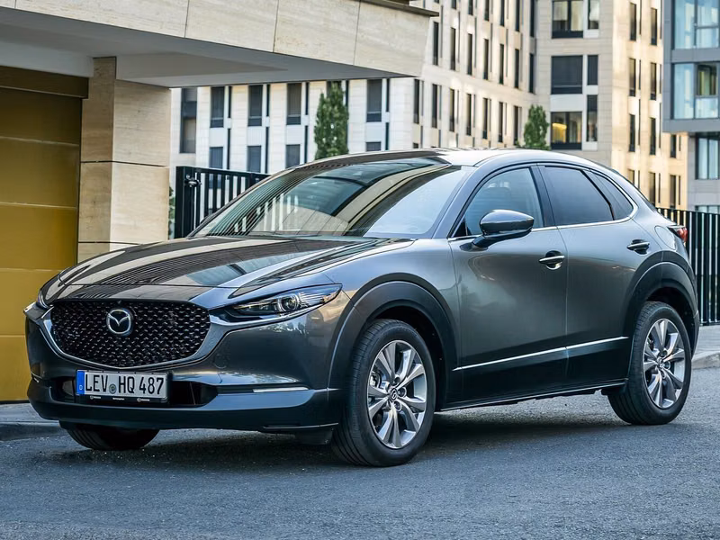 Mazda CX-30 I، دفع رباعي 5 أبواب — منظر أمامي أيمن