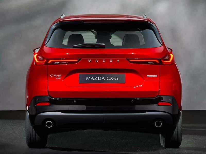 Mazda CX-5 ثالثاً، دفع رباعي 5 أبواب — منظر خلفي