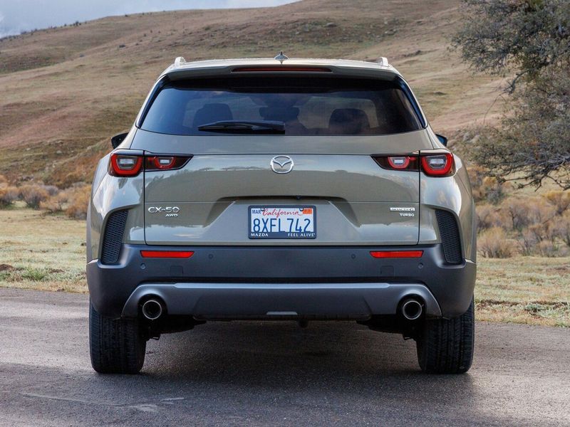 Mazda CX-50، دفع رباعي 5 أبواب — منظر خلفي