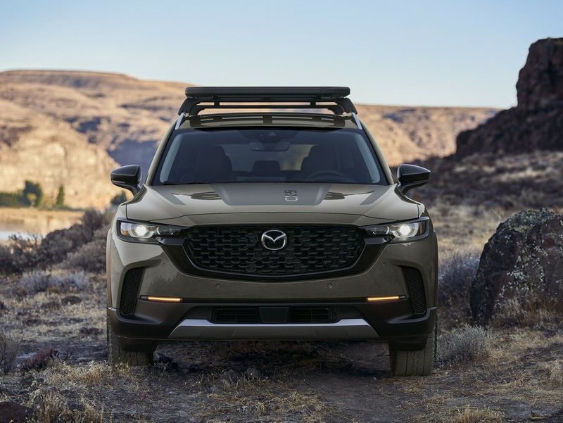 Mazda CX-50، دفع رباعي 5 أبواب — منظر أمامي
