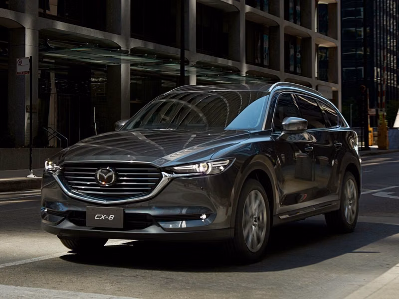Mazda CX-8 I، دفع رباعي 5 أبواب — منظر أمامي أيمن