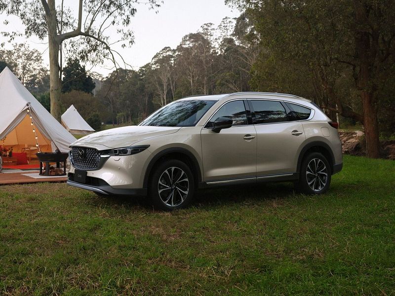 Mazda CX-8 أنا فيس ليفت، دفع رباعي 5 أبواب — منظر أمامي بزاوية ثلاثة أرباع