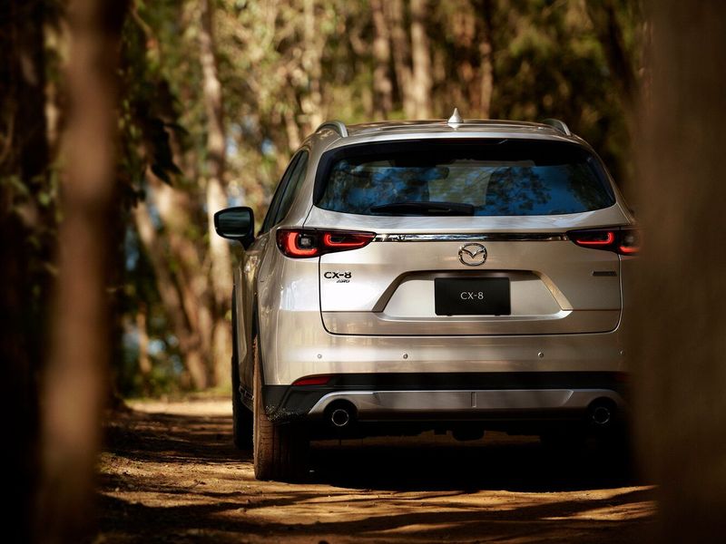 Mazda CX-8 أنا فيس ليفت، دفع رباعي 5 أبواب — منظر خلفي أيسر