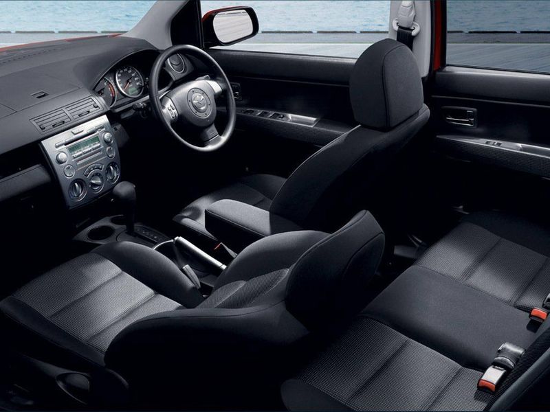 Mazda Demio II (DY)، هاتشباك 5 أبواب — منطقة السائق