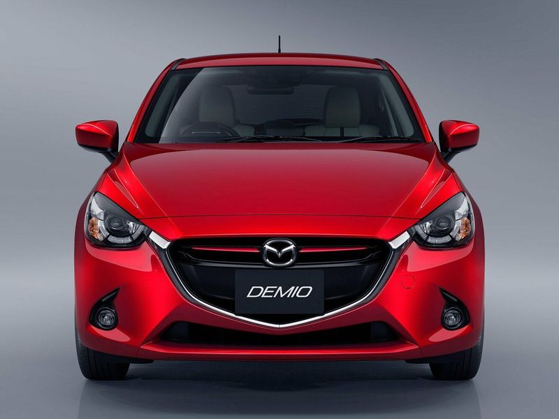 Mazda Demio IV (منسق الأغاني)، هاتشباك 5 أبواب — منظر أمامي