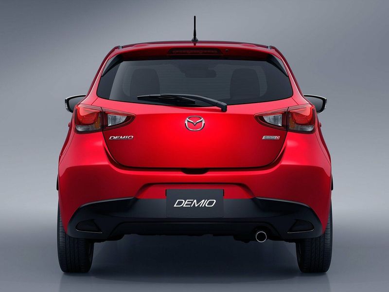 Mazda Demio IV (منسق الأغاني)، هاتشباك 5 أبواب — منظر خلفي