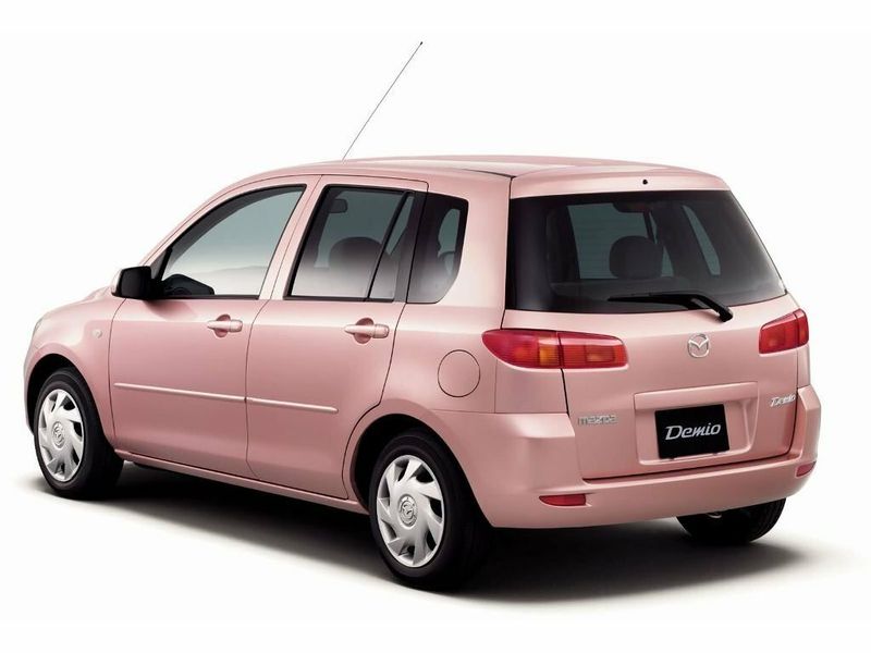 Mazda Demio II (DY)، هاتشباك 5 أبواب — منظر خلفي أيمن