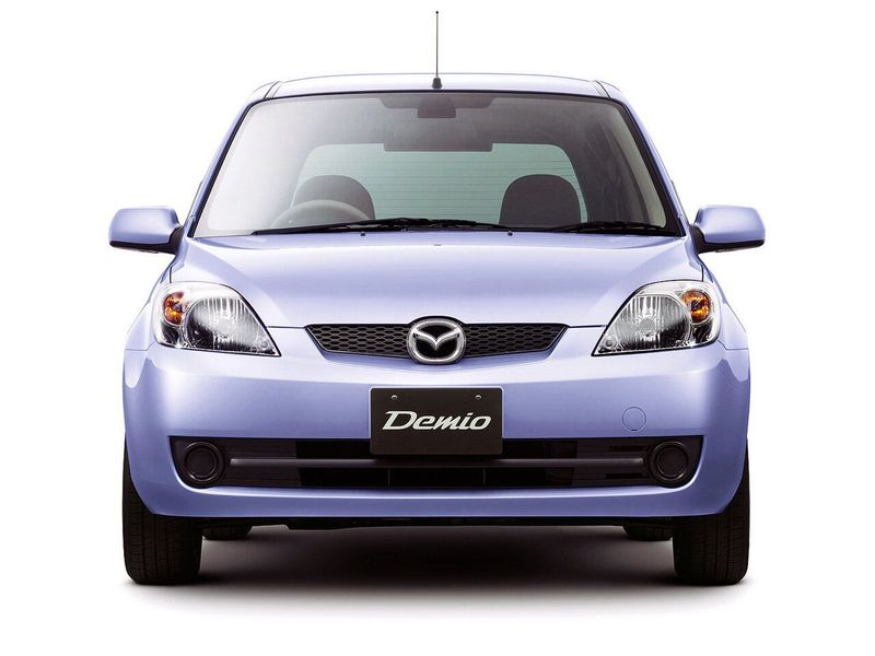 Mazda Demio عملية فيس ليفت II (DY)، هاتشباك 5 أبواب — منظر أمامي