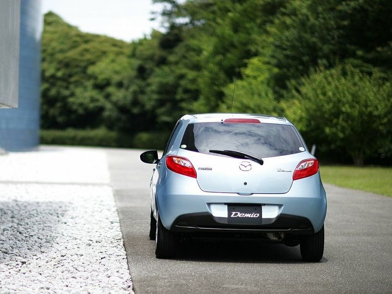 Mazda Demio III (DE)، هاتشباك 5 أبواب — منظر خلفي