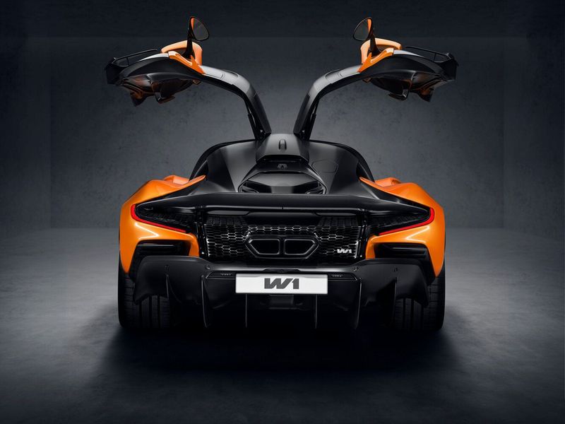 McLaren W1, Купе — вид сзади
