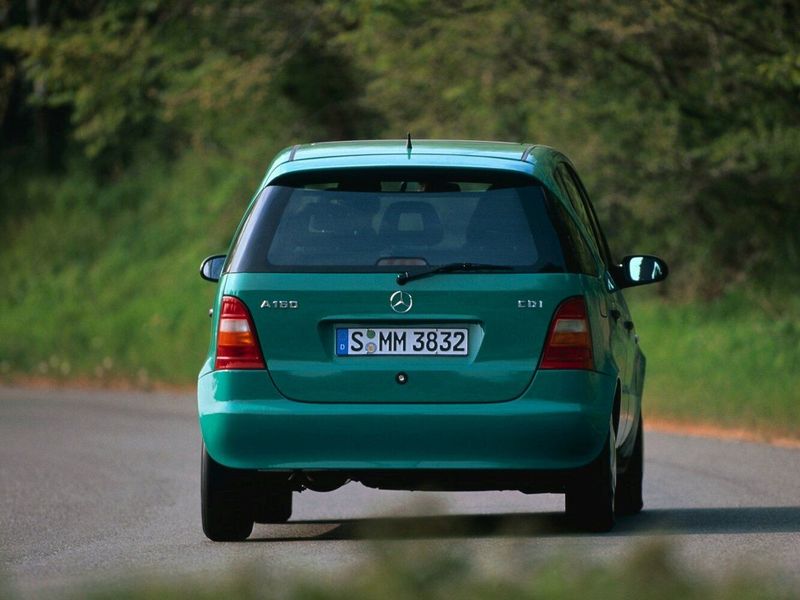 Mercedes-Benz A-Class I (W168)، هاتشباك 5 أبواب — منظر خلفي