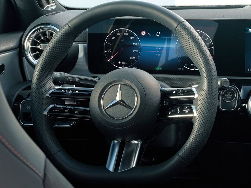 Mercedes-Benz A-Class عملية فيس ليفت IV (W177)، هاتشباك 5 أبواب — عجلة القيادة