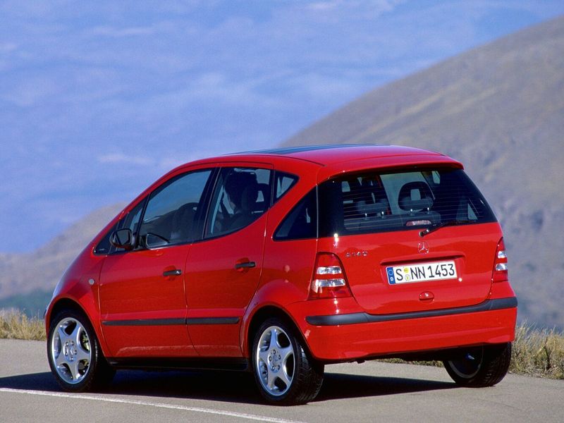 Mercedes-Benz A-Class I (W168) فيس ليفت I (W168)، هاتشباك 5 أبواب — منظر خلفي أيسر