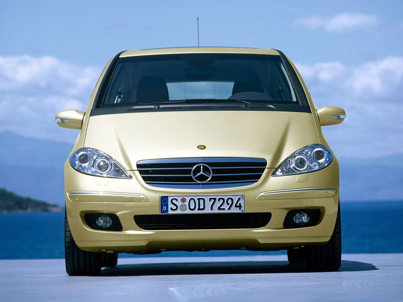 Mercedes-Benz A-Class II (W169)، هاتشباك 3 أبواب — منظر أمامي
