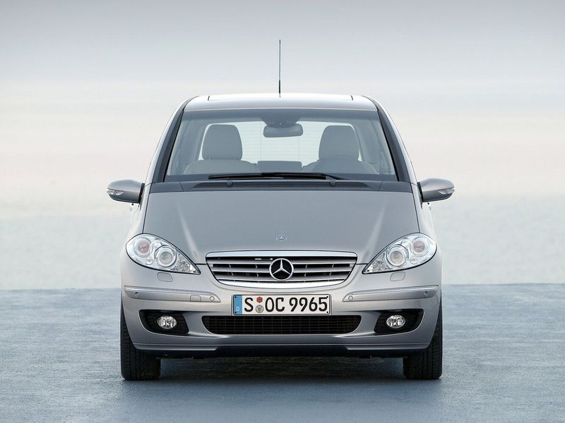 Mercedes-Benz A-Class II (W169)، هاتشباك 5 أبواب — منظر أمامي