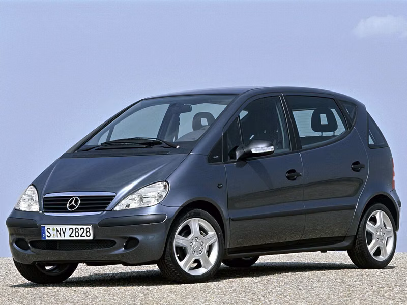 Mercedes-Benz A-Class I (W168) فيس ليفت I (W168)، هاتشباك 5 أبواب Long — منظر أمامي أيمن