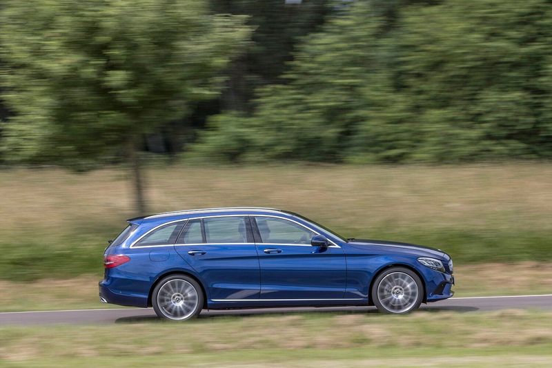 Mercedes-Benz C-Class عملية فيس ليفت IV (W205)، واجون 5 أبواب — منظر من الجانب الأيمن