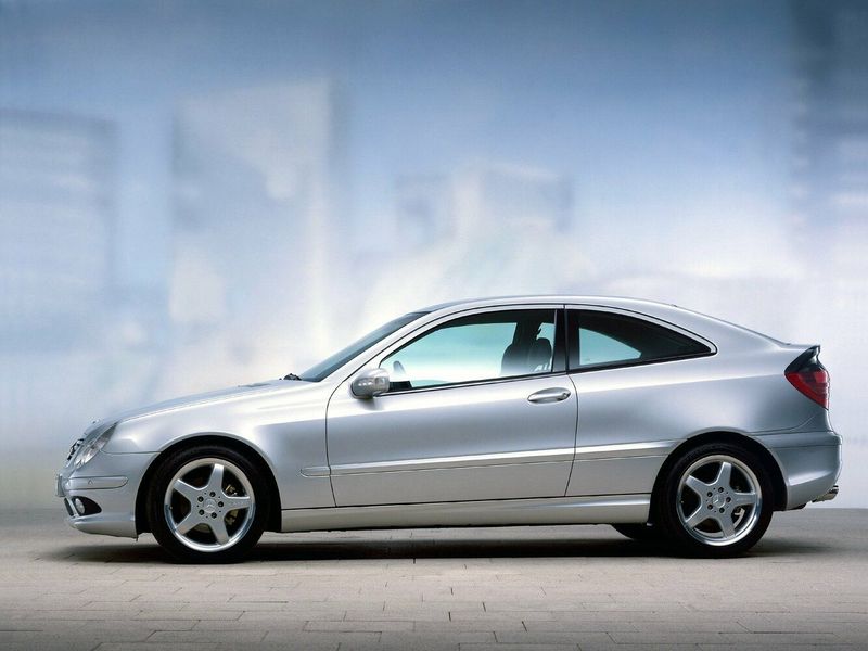 Mercedes-Benz C-Class فيس ليفت II (W203) II (W203)، هاتشباك 3 أبواب — منظر من الجانب الأيسر