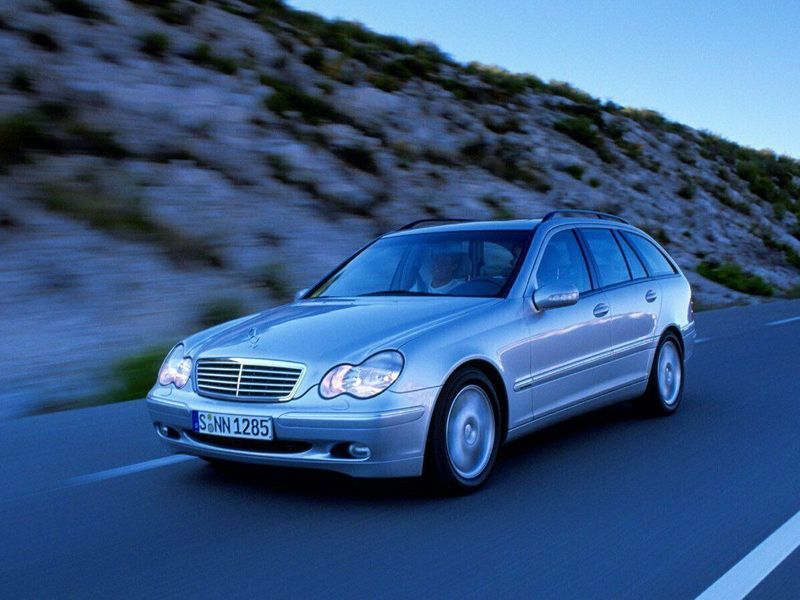 Mercedes-Benz C-Class II (W203)، واجون 5 أبواب — منظر أمامي أيمن