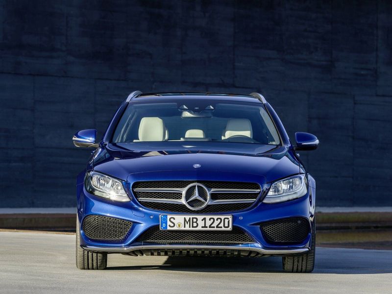 Mercedes-Benz C-Class IV (W205)، واجون 5 أبواب — منظر أمامي