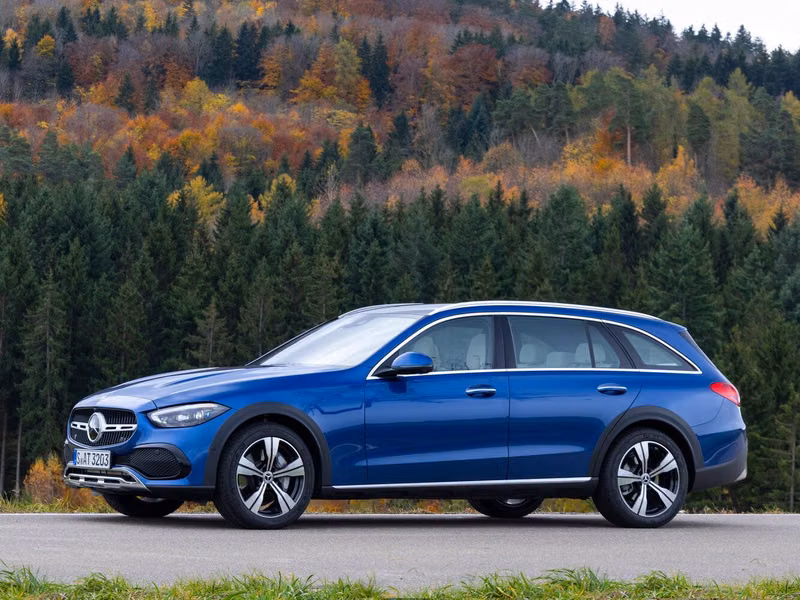 Mercedes-Benz C-Class V (W206)، واجون 5 أبواب All-Terrain — منظر من الجانب الأيسر