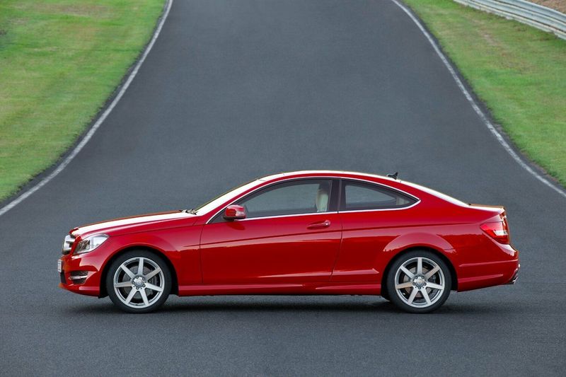Mercedes-Benz C-Class عملية فيس ليفت III (W204)، كوبيه — منظر من الجانب الأيمن
