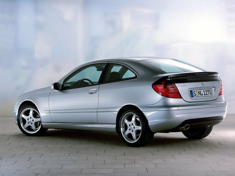 Mercedes-Benz C-Class فيس ليفت II (W203) II (W203)، هاتشباك 3 أبواب — منظر خلفي أيمن