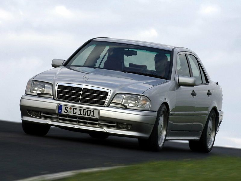 Mercedes-Benz C-Class I (W202)، سيدان — منظر أمامي أيمن